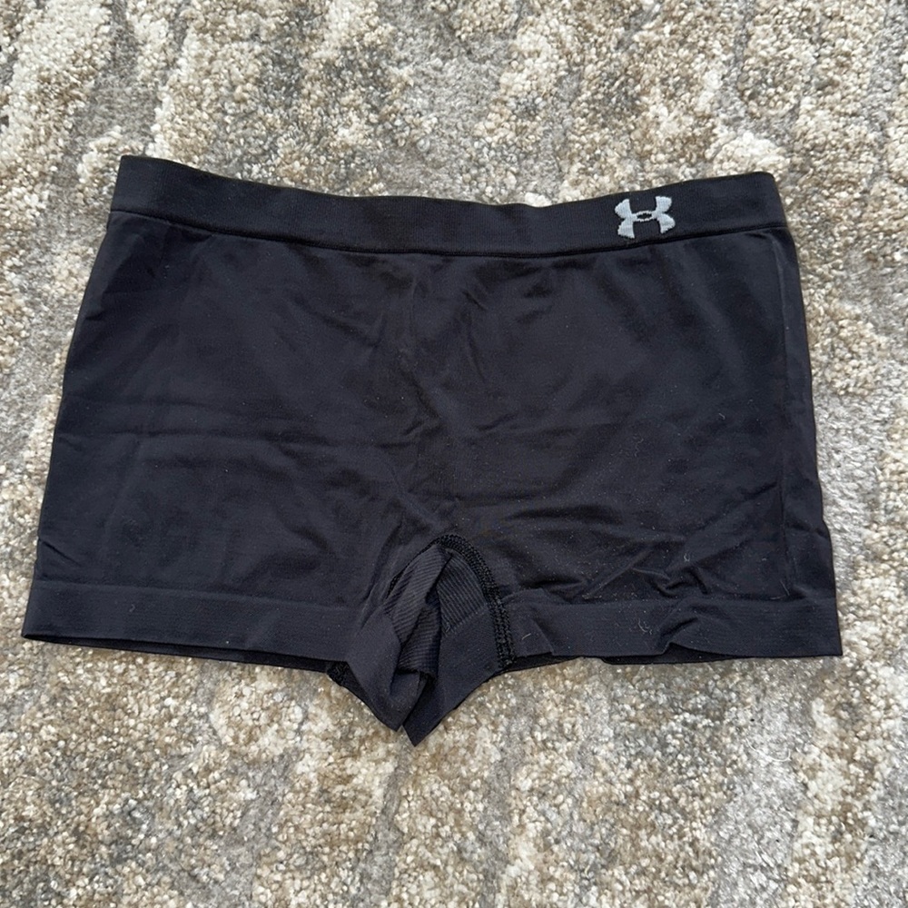 Under armor spandex shorts size small